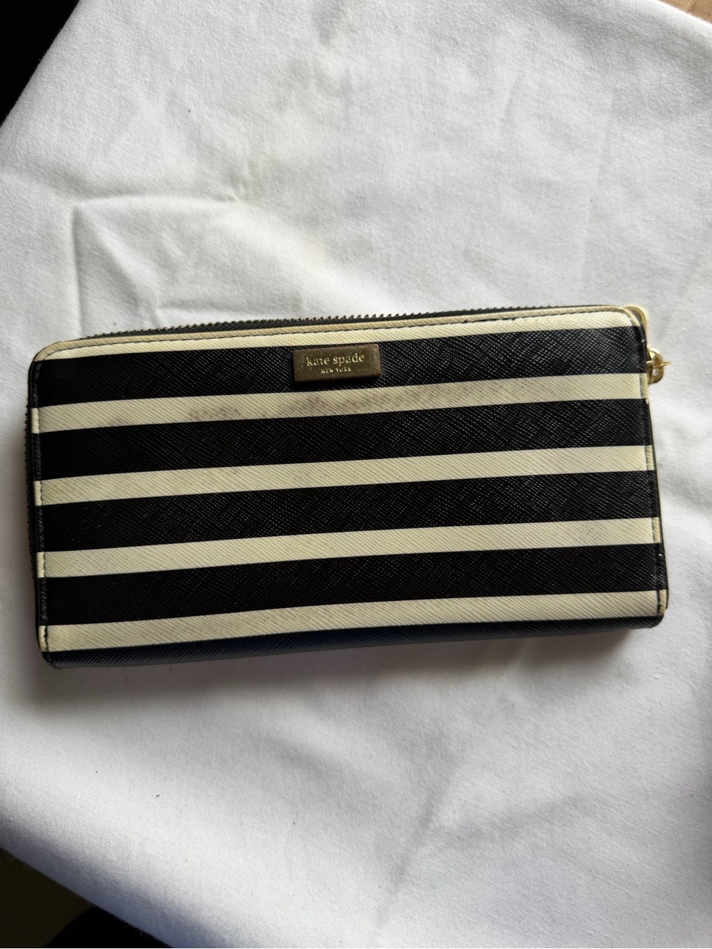 kate spade New York Black and Cream Striped Zip Wallet